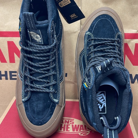 Vans Men’s Sk8-Hi Dip Mte-2
Black/Gum
VN0009QKB9M
Boots Cold Weather Sneakers - Picture 11 of 16